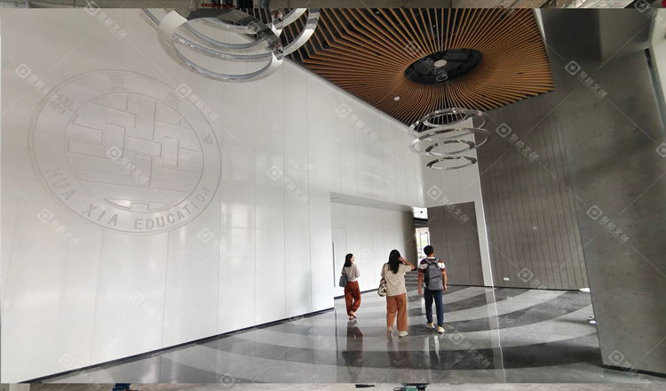 1758942241912.png 企業展廳選址戰略:獨立建筑、總部大堂、還是老舊空間改造?決策模型分析.png